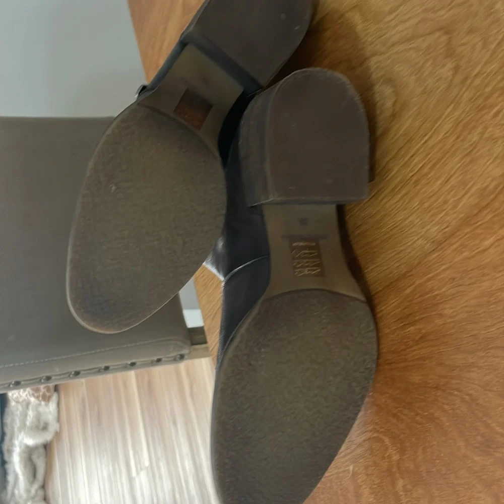 - Unityindiversity booties - Picture 3 of 4